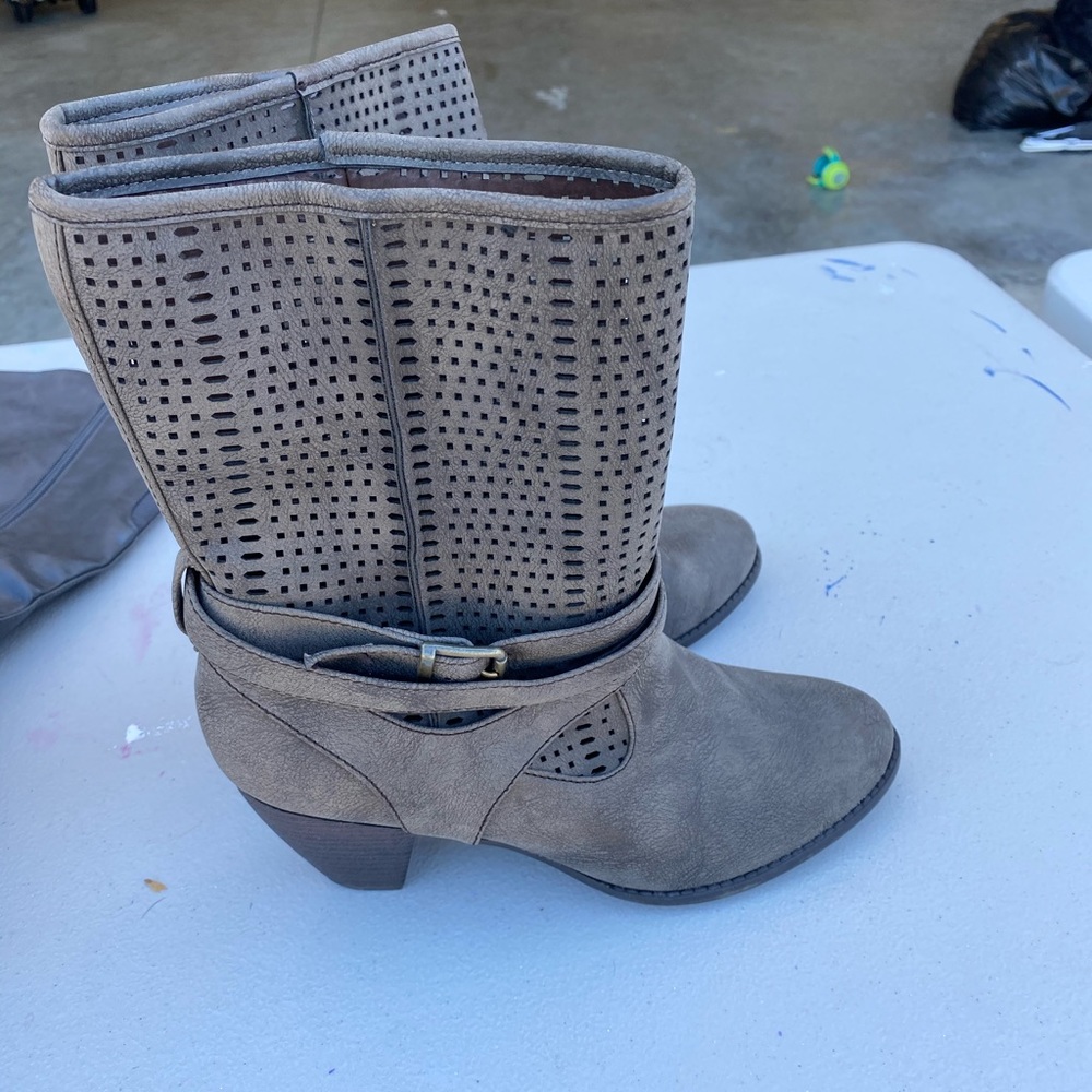 BKE Sole Boots NWOT